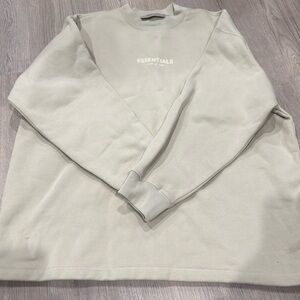 Brand new never worn men’s essentials crewneck